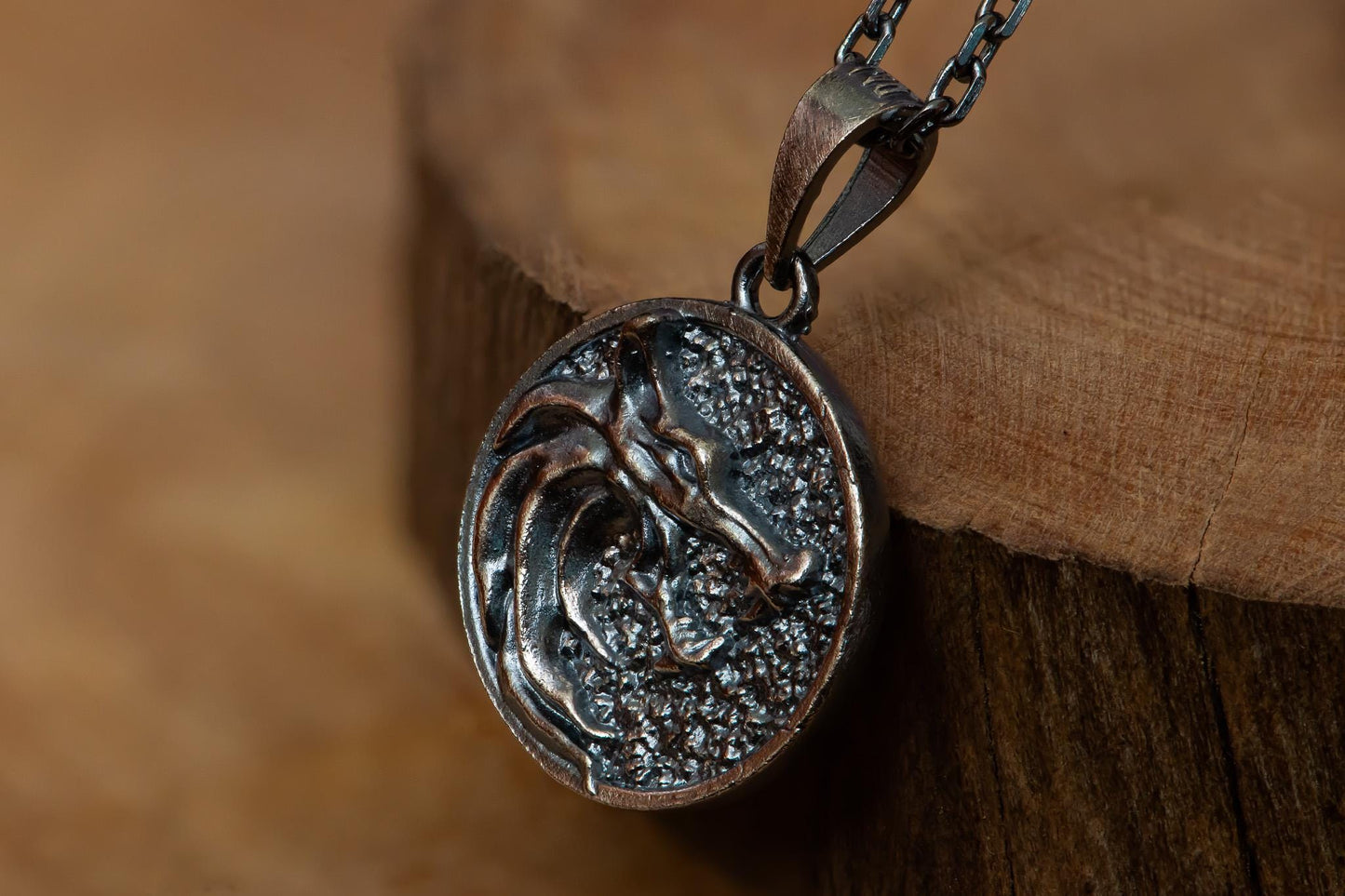 Oxidized Round Wolf Pendant Necklace S925 Sterling Silver, Double-Faced Wolf Jewelry for Men, Handcrafted Fantasy Accessory